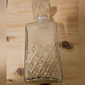 Source Unknown Clear Glass Diamond-Pattern Decanter